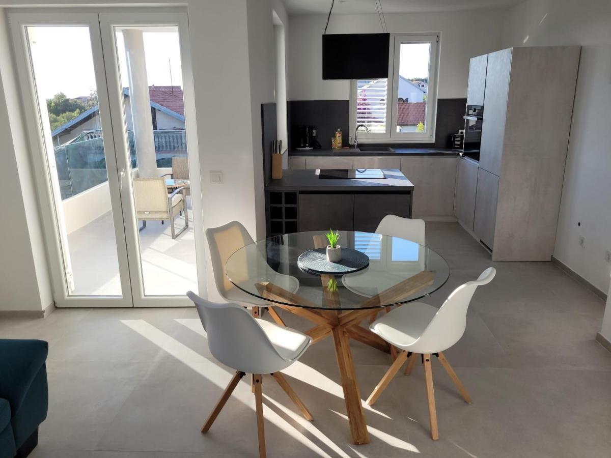 Апартаменты Haus Dalmatia With Heated Pool Бибинье Экстерьер фото