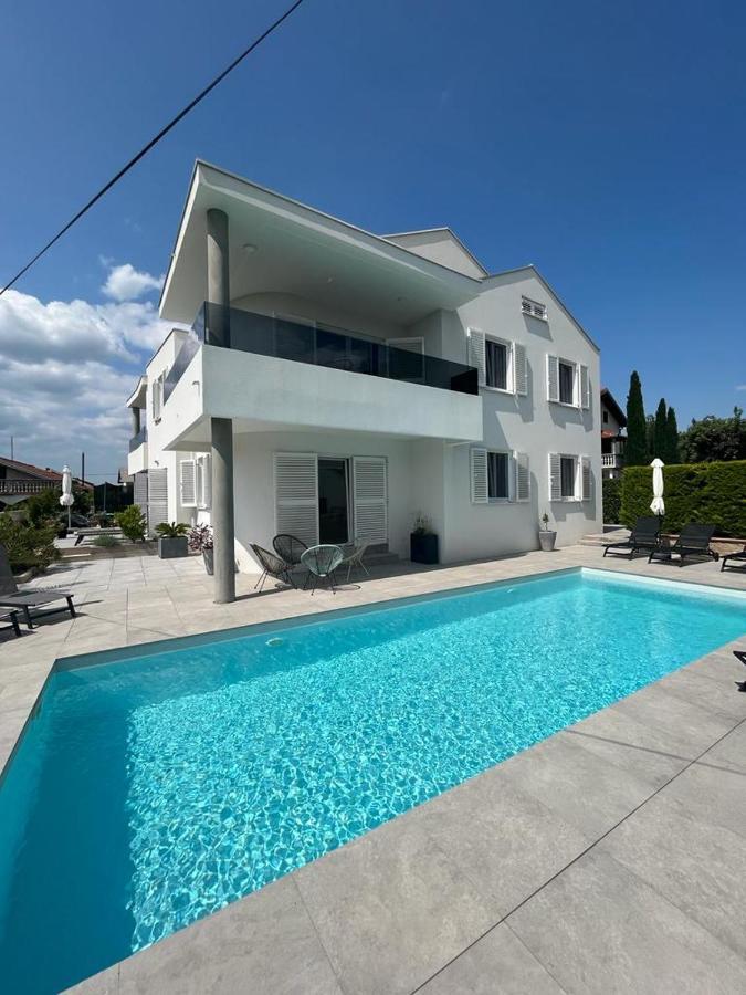 Апартаменты Haus Dalmatia With Heated Pool Бибинье Экстерьер фото