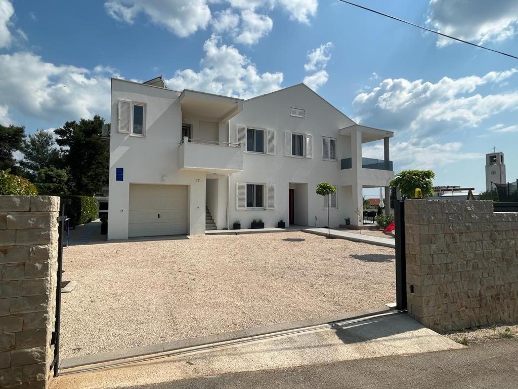 Апартаменты Haus Dalmatia With Heated Pool Бибинье Экстерьер фото